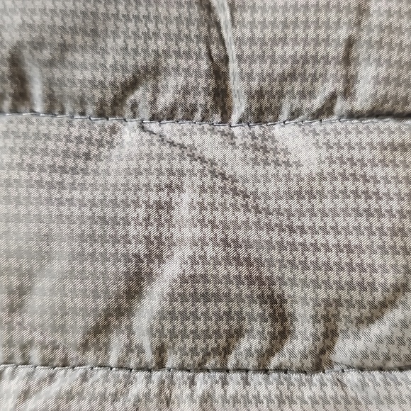 220. Lululemon Run: Turn Around Vest - Picture 8 of 12